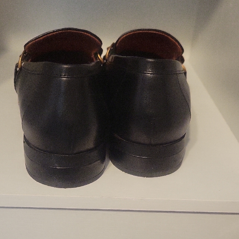 Vionic Sz7.5 Black Leather Slip-On Loafers with Gold Chain Accent - Picture 6 of 7